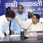 मायावती ने अपने भतीजे आकाश आनंद को फिर घोषित किया अपना उत्तराधिकारी, पार्टी ने सौंपी बड़ी जिम्मेदारी