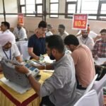 शुरुआती रुझान में NDA 279 और I.N.D.I.A. 218 सीटों पर आगे