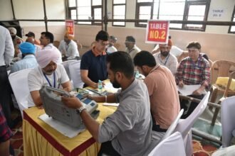 शुरुआती रुझान में NDA 279 और I.N.D.I.A. 218 सीटों पर आगे