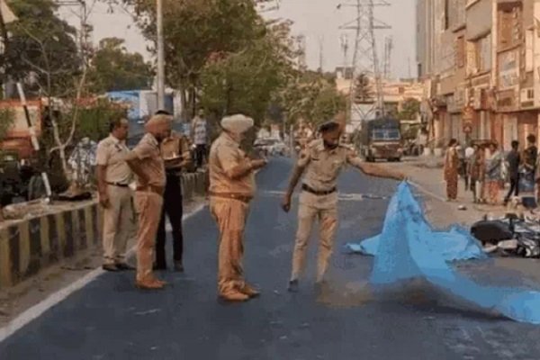 जालंधर में बड़ा हादसा : टिप्पर ने बाप बेटे को कुचला, बेटी की शादी के लिए समान लेने गए थे