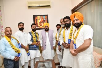 जालंधर से निर्दलीय उम्मीदवार अजयवीर वाल्मिकी और दीपक भगत आप में शामिल, मुख्यमंत्री भगवंत मान ने दोनों नेताओं का पार्टी में किया स्वागत