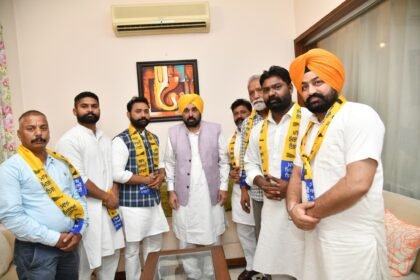 जालंधर से निर्दलीय उम्मीदवार अजयवीर वाल्मिकी और दीपक भगत आप में शामिल, मुख्यमंत्री भगवंत मान ने दोनों नेताओं का पार्टी में किया स्वागत