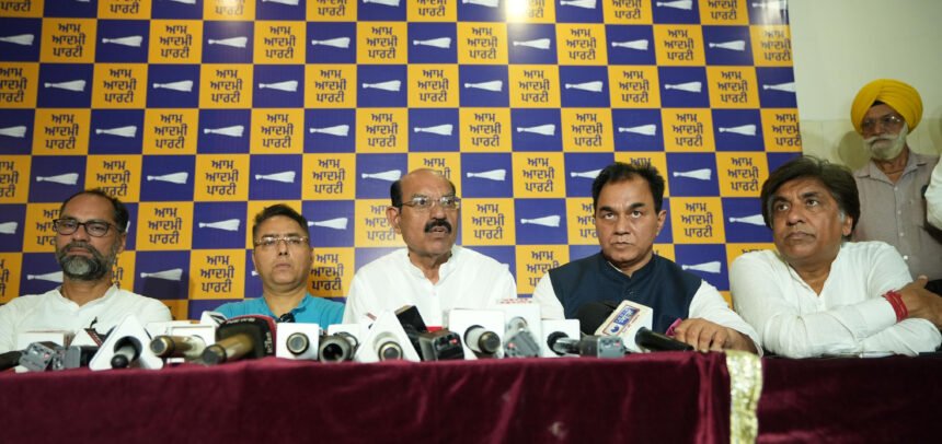 नवनिर्वाचित विधायक मोहिंदर भगत, कैबिनेट मंत्री अमन अरोड़ा और ब्रह्म शंकर जिम्पा, सांसद राज कुमार चब्बेवाल ने जालंधर पश्चिम के मतदाताओं को किया धन्यवाद