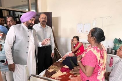 ਸਿਵਲ ਹਸਪਤਾਲ ਕਪੂਰਥਲਾ ਵਿਖੇ ਪਹੁੰਚੇ ਕੈਬਨਿਟ ਮੰਤਰੀ ਸ੍ਰ. ਬਲਕਾਰ ਸਿੰਘ ਵੱਲੋਂ ਡਾਇਰੀਆ ਦੇ ਇਲਾਜ ਲਈ ਦਾਖਲ ਹੋਏ ਮਰੀਜ਼ਾਂ ਦਾ ਜਾਣਿਆ ਹਾਲ-ਚਾਲ