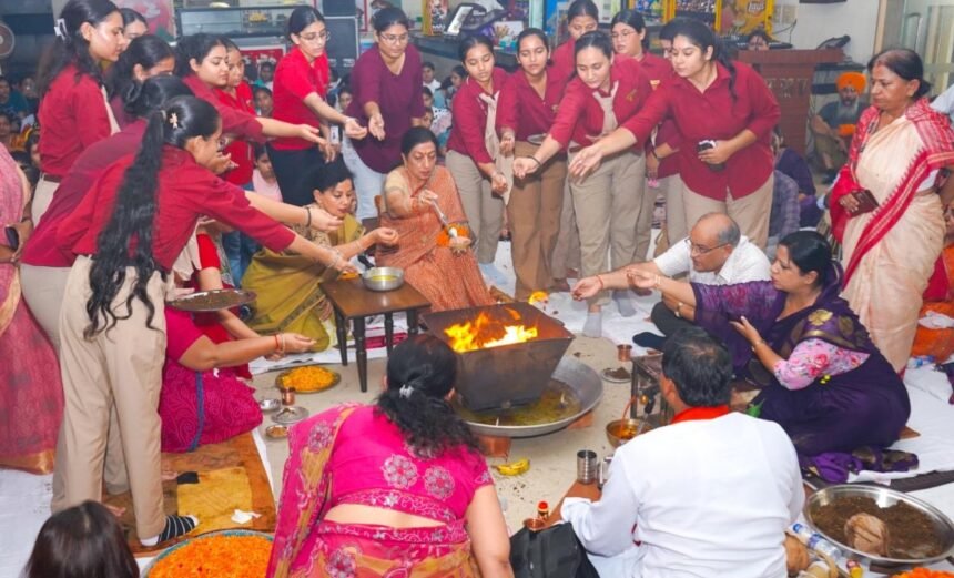 कन्या महाविद्यालय में पवित्र हवन यज्ञ के साथ सैशन 2024-25 की हुई शुरूआत