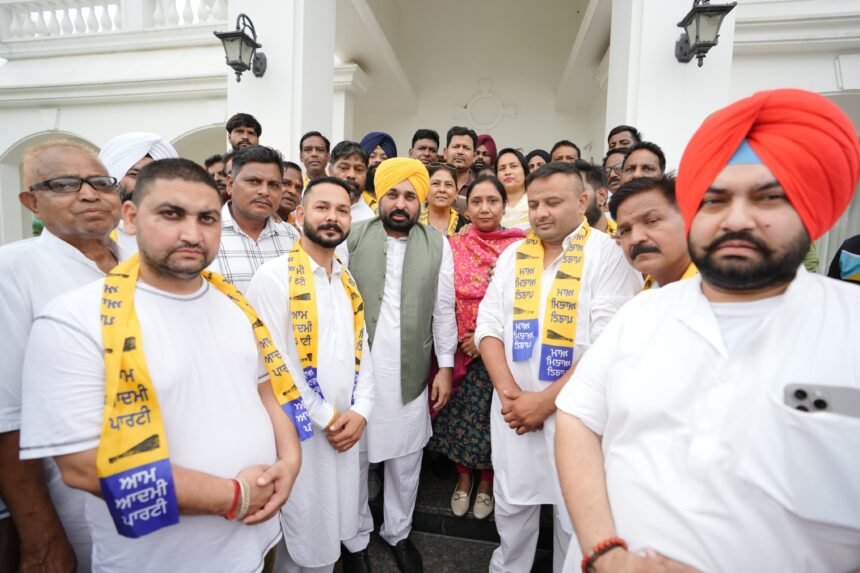 जालंधर में आम आदमी पार्टी को मिली बड़ी मजबूती, भाजपा-कांग्रेस और अकाली दल के बड़े नेता ‘आप’ में शामिल