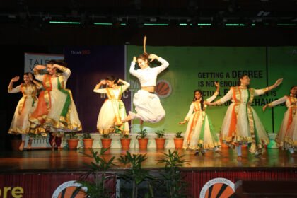 दुनिया भर के हजारों छात्रों ने एलपीयू में उत्साह के साथ अपनी नई यात्रा शुरू की