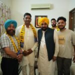 जालंधर में कांग्रेस पार्षद तरसेम लखोत्रा,वीरेश मिंटू, वरिष्ठ कांग्रेस नेता कमल लोच और अनमोल ग्रोवर आम आदमी पार्टी में शामिल , मुख्यमंत्री भगवंत मान ने किया स्वागत