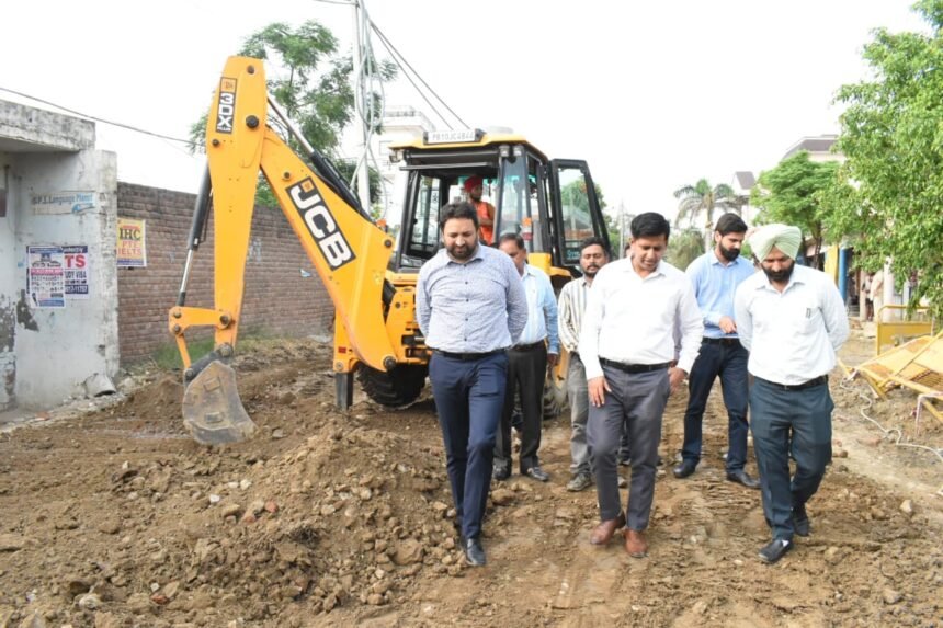 डिप्टी कमिश्नर ने लंबा पिंड-जंडूसिंघा और धोगड़ी रोड के चल रहे प्रोजैक्टों का किया निरीक्षण