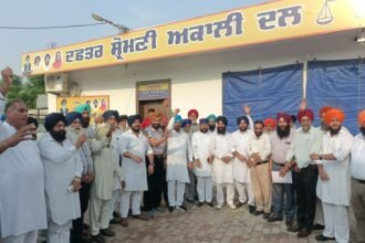 ਅਸੀਂ ਸਾਰੇ ਸ਼੍ਰੋਮਣੀ ਅਕਾਲੀ ਦਲ ਦੇ ਨਾਲ ਹਾਂ ਅਤੇ ਪਾਰਟੀ ਪ੍ਰਧਾਨ ਸਰਦਾਰ ਸੁਖਬੀਰ ਸਿੰਘ ਬਾਦਲ ਜੀ ਦੀ ਯੋਗ ਅਗਵਾਈ ਵਿੱਚ ਪੂਰਨ ਭਰੋਸਾ ਪ੍ਰਗਟ ਕਰਦੇ ਹਾਂ-ਐਚ ਐਸ ਵਾਲੀਆ