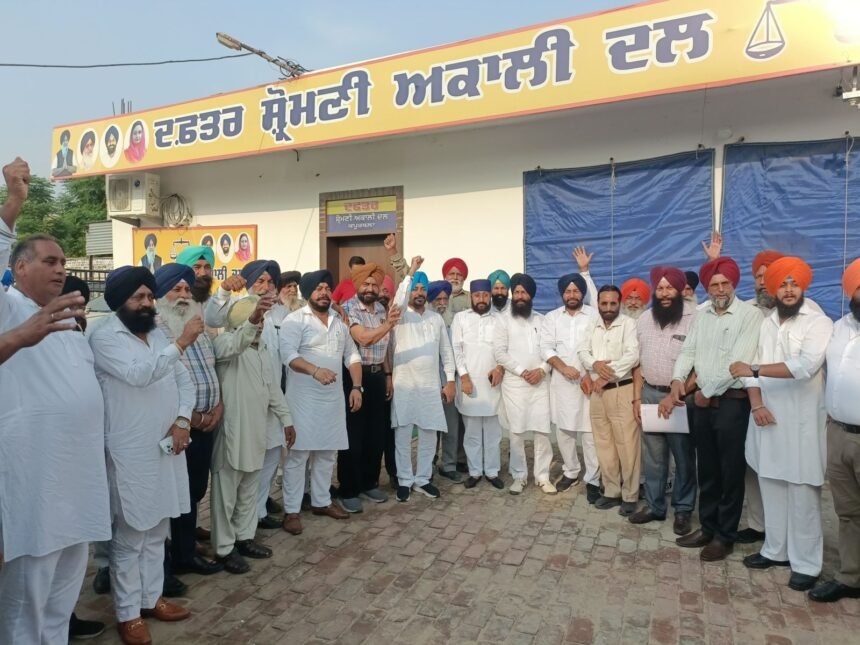 ਅਸੀਂ ਸਾਰੇ ਸ਼੍ਰੋਮਣੀ ਅਕਾਲੀ ਦਲ ਦੇ ਨਾਲ ਹਾਂ ਅਤੇ ਪਾਰਟੀ ਪ੍ਰਧਾਨ ਸਰਦਾਰ ਸੁਖਬੀਰ ਸਿੰਘ ਬਾਦਲ ਜੀ ਦੀ ਯੋਗ ਅਗਵਾਈ ਵਿੱਚ ਪੂਰਨ ਭਰੋਸਾ ਪ੍ਰਗਟ ਕਰਦੇ ਹਾਂ-ਐਚ ਐਸ ਵਾਲੀਆ