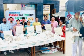 ਅੰਤਰਰਾਸ਼ਟਰੀ ਪਲਾਸਟਿਕ ਬੈਗ ਮੁਕਤ ਦਿਵਸ ‘ਤੇ ਬੀਸੀਐਸ ਸੰਸਥਾ ਨੇ ਵੰਡੇ ਕੱਪੜੇ ਦੇ ਥੈਲੇ