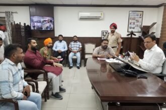 ਅਵੀ ਰਾਜਪੂਤ ਨੇ ਹਲਕਾ ਵਾਸੀਆਂ ਨੂੰ ਬੁਨਿਆਦੀ ਸਹੂਲਤਾਂ ਮੁਹੱਈਆ ਕਰਵਾਉਣ ਲਈ ਡੀਸੀ ਨੂੰ ਦਿੱਤਾ ਮੰਗ ਪੱਤਰ