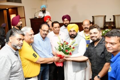 मुख्यमंत्री भगवंत मान ने जालंधर के व्यापारियों – कारोबारियों के साथ की मीटिंग, व्यापारियों से चुनाव में मांगा समर्थन