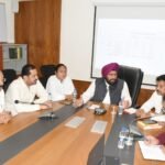 कैबिनेट मंत्री ने शहर में चल रहे प्रोजैक्टों को तेजी से पूरा करने के दिए निर्देश, मानसून सीजन दौरान चुनौतियों से निपटने के लिए नगर निगम के प्रबंधों का लिया जायजा