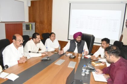 कैबिनेट मंत्री ने शहर में चल रहे प्रोजैक्टों को तेजी से पूरा करने के दिए निर्देश, मानसून सीजन दौरान चुनौतियों से निपटने के लिए नगर निगम के प्रबंधों का लिया जायजा