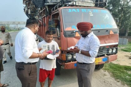 रीजनल ट्रांसपोर्ट अधिकारी ने जालंधर में यातायात नियमों की उल्लंघन करने वाले वाहनों की जांच कर किये ई-चालान