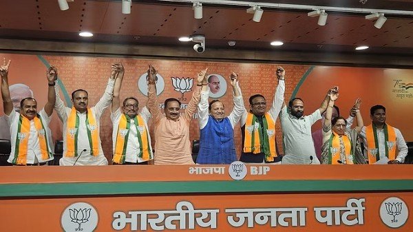 आम आदमी पार्टी के विधायक और पूर्व मंत्री BJP में शामिल