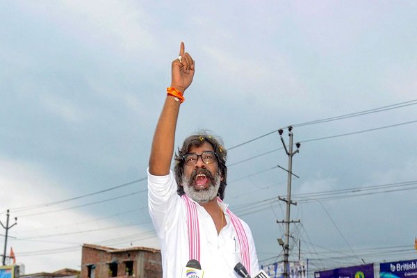 हेमंत सोरेन 154 दिनों बाद फिर से बने झारखंड के सीएम, राज्यपाल ने दिलाई शपथ