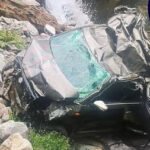 अनंतनाग में भीषण सड़क हादसा, एक ही परिवार के आठ लोगों की मौके पर ही मौत