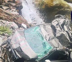 अनंतनाग में भीषण सड़क हादसा, एक ही परिवार के आठ लोगों की मौके पर ही मौत