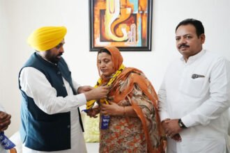 जालंधर उपचुनाव से पहले अकाली दल की उम्मीदवार सुरजीत कौर आम आदमी पार्टी में हुई शामिल