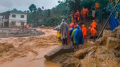 वायनाड में भूस्खलन से मची तबाही, 19 की मौत; मलबे में दबे सैकड़ों लोग…देखे तस्वीरें