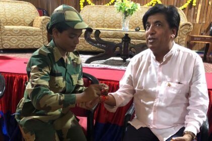 ਕੈਬਨਿਟ ਮੰਤਰੀ ਜਿੰਪਾ ਨੇ ਬੀ.ਐਸ.ਐਫ ਖੜਕਾਂ ਕੈਂਪ ’ਚ ਮਨਾਇਆ ਰੱਖੜੀ ਦਾ ਤਿਉਹਾਰ, ਬੀ.ਐਸ.ਐਫ ਦੀਆਂ ਮਹਿਲਾ ਜਵਾਨਾਂ ਨੇ ਕੈਬਨਿਟ ਮੰਤਰੀ ਨੂੰ ਬੰਨ੍ਹੀ ਰੱਖੜੀ