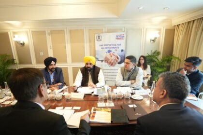 CM भगवंत मान ने मुंबई में बड़े कारोबारियों से की मुलाकात, पंजाब में निवेश के लिए किया आमंत्रित