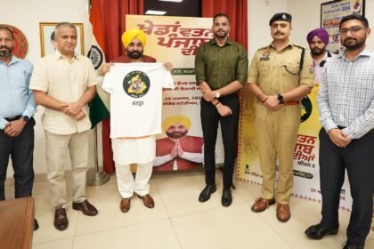 ਮੁੱਖ ਮੰਤਰੀ ਨੇ ‘ਖੇਡਾਂ ਵਤਨ ਪੰਜਾਬ ਦੀਆਂ’ ਦੇ ਤੀਜੇ ਐਡੀਸ਼ਨ ਦੀ ਟੀ-ਸ਼ਰਟ ਅਤੇ ਲੋਗੋ ਲਾਂਚ ਕੀਤਾ, ਖੇਡ ਮੁਕਾਬਲੇ ਦੀ 29 ਅਗਸਤ ਨੂੰ ਸੰਗਰੂਰ ਤੋਂ ਹੋਵੇਗੀ ਸ਼ੁਰੂਆਤ