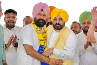 शिरोमणी अकाली दल के डिंपी ढिल्लों हुए AAP में हुए शामिल,सीएम भगवंत मान ने करवाया शामिल