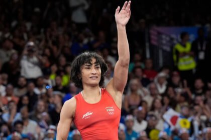 एलपीयू अपनी छात्रा विनेश फोगट के साथ खड़ा है, ओलंपिक सिल्वर मेडल विजेता के लिए यूनिवर्सिटी द्वारा आरक्षित 25 लाख नकद पुरस्कार की घोषणा