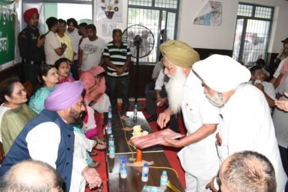 कैबिनेट मंत्री ने ‘आप दी  सरकार, आप दे द्वार’ के तहत आयोजित विशेष कैम्प की समीक्षा की