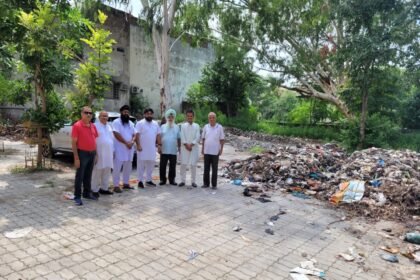 ਸਨਾਤਨ ਧਰਮ ਸਭਾ ਦੇ ਪਿਛਲੇ ਪਾਸੇ ਕੂੜੇ ਦਾ ਢੇਰ ਜਲਦ ਚੁਕਵਾਇਆ ਜਾਵੇ : ਕਮਲ ਮਲਹੋਤਰਾ