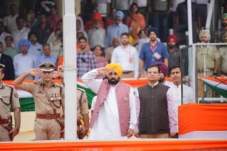 ਮੁੱਖ ਮੰਤਰੀ ਵੱਲੋਂ ਆਜ਼ਾਦੀ ਦਿਹਾੜੇ ਮੌਕੇ ਜਲੰਧਰ ਦੇ ਗੁਰੂ ਗੋਬਿੰਦ ਸਿੰਘ ਸਟੇਡੀਅਮ ਵਿਖੇ ਰਾਜ ਪੱਧਰੀ ਸਮਾਗਮ ਦੌਰਾਨ ਲਹਿਰਾਇਆ ਗਿਆ ਤਿਰੰਗਾ