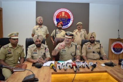 जालंधर कमिश्नरेट पुलिस ने मल्टी-स्टेट बैंक चेक फ्रॉड सिंडिकेट का किया पर्दाफाश पांच व्यक्तियों से 44 एटीएम कार्ड, 17 चेक बुक और छेड़छाड़ करने वाले उपकरण किये बरामद