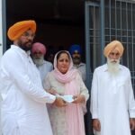 ਧਾਲੀਵਾਲ ਨੇ ਉਮਾਨ ਵਿਖੇ ਹਾਦਸੇ ਵਿੱਚ ਮਾਰੇ ਗਏ ਵਿਅਕਤੀ ਦੇ ਪਰਿਵਾਰ ਨੂੰ ਦਿੱਤਾ ਮੁਆਵਜਾ ਰਾਸ਼ੀ ਦਾ ਚੈੱਕ