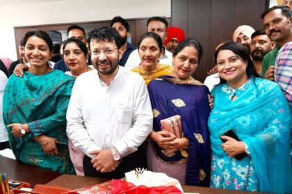 ਕੈਬਨਿਟ ਮੰਤਰੀ ਡਾ. ਰਵਜੋਤ ਸਿੰਘ ਦੇ ਅਹੁੱਦਾ ਸੰਭਾਲਣ ‘ਤੇ ਜ਼ਿਲ੍ਹਾ ਯੋਜਨਾ ਕਮੇਟੀ ਦੀ ਚੇਅਰਪਰਸਨ ਕਰਮਜੀਤ ਕੌਰ ਨੇ ਦਿੱਤੀਆਂ ਸ਼ੁੱਭ ਕਾਮਨਾਵਾਂ