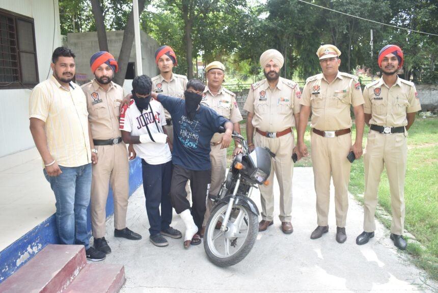 ਕਮਿਸ਼ਨਰੇਟ ਪੁਲਿਸ ਵੱਲੋਂ ਦੋ ਮੋਟਰਸਾਈਕਲਾਂ ਅਤੇ ਤਿੰਨ ਮੋਬਾਈਲਾਂ ਸਮੇਤ ਦੋ ਸਨੈਚਰਾਂ ਗ੍ਰਿਫ਼ਤਾਰ