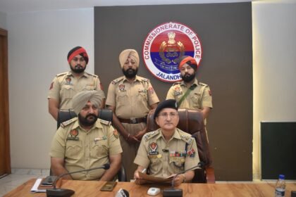 ਪੁਲਿਸ ਨੇ ਲੁੱਟਾਂ-ਖੋਹ ਤੇ ਚੋਰੀ ਦੀਆਂ ਵਾਰਦਾਤਾਂ ਨੂੰ ਅੰਜਾਮ ਦੇਣ ਵਾਲੇ ਗਿਰੋਹ ਦੇ ਤਿੰਨ ਦੋਸ਼ੀਆਂ ਨੂੰ ਵਾਹਨਾਂ, ਮੋਬਾਈਲਾਂ ਅਤੇ ਹਥਿਆਰਾਂ ਸਮੇਤ ਕੀਤਾ ਕਾਬੂ