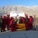 वज्र कोर के पर्वतारोहियों का एक दल डोरोपी गांगरी और लाबार चोटियों पर चढ़ाई के लिए रवाना