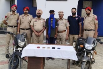 जालंधर ग्रामीण पुलिस ने 6 लोगो को गिरफ्तार कर, 5 चोरी की मोटरसाइकिलें, 05 चोरी के मोबाइल फोन, 60 नशीली गोलियां और 1 अवैध हथियार किया जब्त