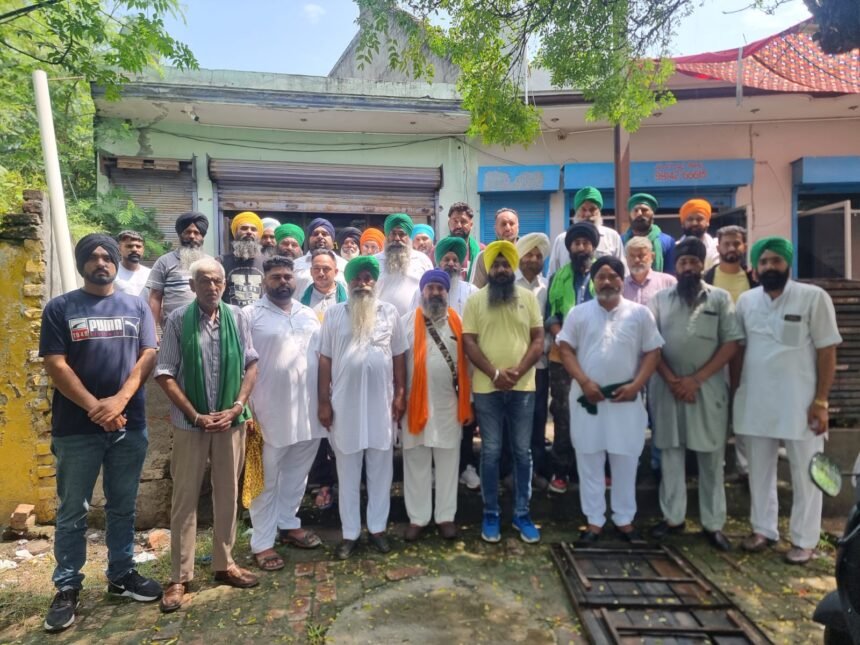 ਭਾਰਤੀ ਕਿਸਾਨ ਯੂਨੀਅਨ ਏਕਤਾ ਡਕੌਂਦਾ ਦੀ ਮਹੀਨਾਵਾਰ ਮੀਟਿੰਗ ਜਥੇਬੰਦੀ ਦੇ ਦਫ਼ਤਰ ਸ਼ੇਖੂਪੁਰ ਵਿਖੇ ਹੋਈ