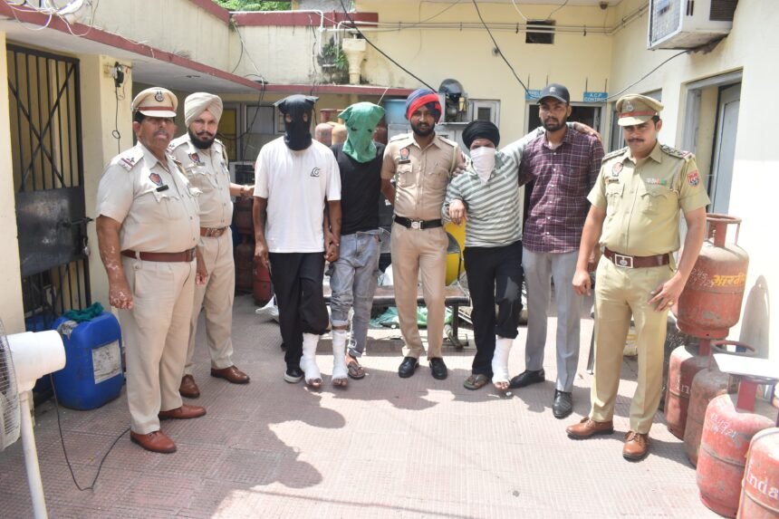 मोबाइल छीनने पर लड़की को घसीटने वाले तीनआरोपियों को जालंधर पुलिस ने किया गिरफ्तार