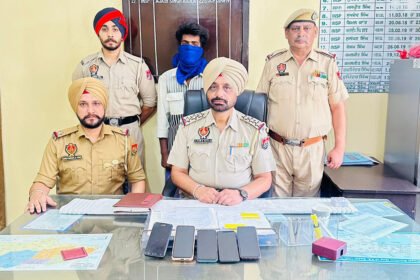 ਕਮਿਸ਼ਨਰੇਟ ਪੁਲਿਸ ਨੇ ਲੁੱਟ-ਖੋਹ ਦੀਆਂ ਵਾਰਦਾਤਾਂ ਨੂੰ ਅੰਜਾਮ ਦੇਣ ਵਾਲੇ ਗਿਰੋਹ ਦਾ ਕੀਤਾ ਪਰਦਾਫਾਸ਼, ਮੋਟਰਸਾਈਕਲ, ਮੋਬਾਈਲ ਤੇ ਹਥਿਆਰਾਂ ਸਮੇਤ ਤਿੰਨ ਕਾਬੂ