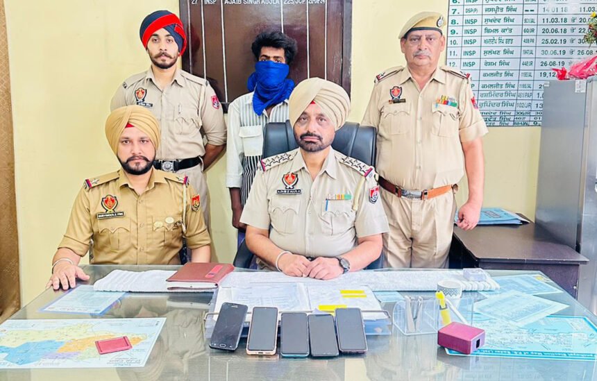 ਕਮਿਸ਼ਨਰੇਟ ਪੁਲਿਸ ਨੇ ਲੁੱਟ-ਖੋਹ ਦੀਆਂ ਵਾਰਦਾਤਾਂ ਨੂੰ ਅੰਜਾਮ ਦੇਣ ਵਾਲੇ ਗਿਰੋਹ ਦਾ ਕੀਤਾ ਪਰਦਾਫਾਸ਼, ਮੋਟਰਸਾਈਕਲ, ਮੋਬਾਈਲ ਤੇ ਹਥਿਆਰਾਂ ਸਮੇਤ ਤਿੰਨ ਕਾਬੂ