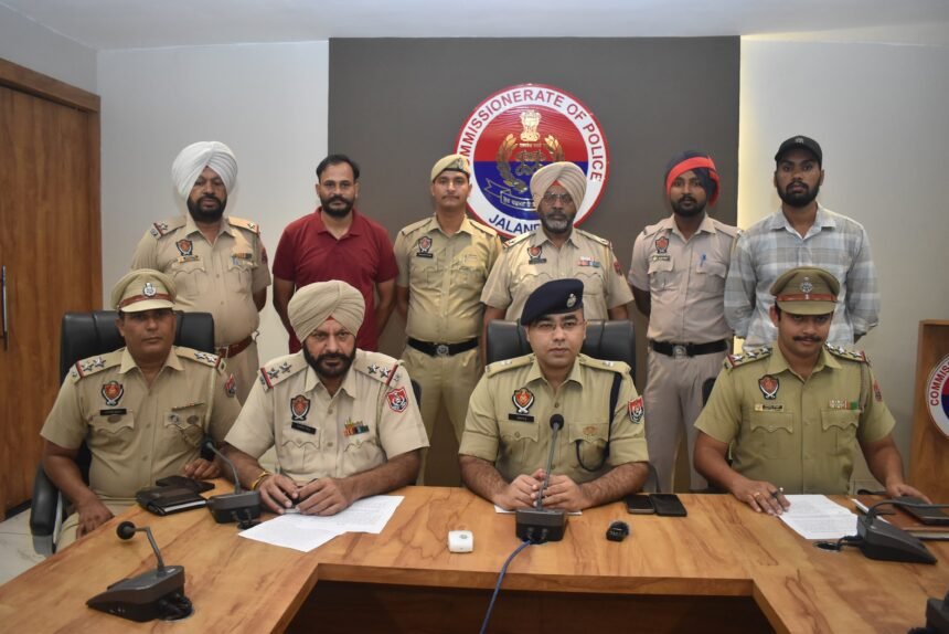 ਜਲੰਧਰ ਕਮਿਸ਼ਨਰੇਟ ਪੁਲਿਸ ਨੇ ਸਨੈਚਿੰਗ ਦੀਆਂ ਕਈ ਵਾਰਦਾਤਾਂ ਨੂੰ ਅੰਜਾਮ ਦੇਣ ਵਾਲੇ ਤਿੰਨ ਸਨੈਚਰਾਂ ਨੂੰ ਕੀਤਾ ਗ੍ਰਿਫ਼ਤਾਰ ਜਲੰਧਰ ਕਮਿਸ਼ਨਰੇਟ ਪੁਲਿਸ ਨੇ ਸਨੈਚਿੰਗ ਦੀਆਂ ਕਈ ਵਾਰਦਾਤਾਂ ਨੂੰ ਅੰਜਾਮ ਦੇਣ ਵਾਲੇ ਤਿੰਨ ਸਨੈਚਰਾਂ ਨੂੰ ਕੀਤਾ ਗ੍ਰਿਫ਼ਤਾਰ