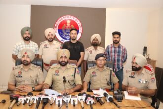 ਕਮਿਸ਼ਨਰੇਟ ਪੁਲਿਸ ਨੇ ਖੋਹ ਦੇ ਦੋਸ਼ ਵਿੱਚ ਦੋ ਨੂੰ ਕੀਤਾ ਗ੍ਰਿਫਤਾਰ ,ਪੀੜਤ ਦਾ ਗੁੱਟ ਤੋੜ ਕੇ ਉਸ ਕੋਲੋਂ ਖੋਹਿਆ ਗਿਆ ਇੱਕ ਮੋਬਾਈਲ ਫ਼ੋਨ ਵੀ ਕੀਤਾ ਬਰਾਮਦ