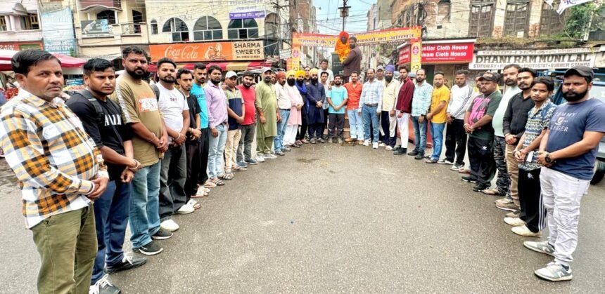 ਕਪੂਰਥਲਾ ਹਲਕੇ ਦੇ ਸੇਵਾਦਾਰ ਅਵੀ ਰਾਜਪੂਤ ਅਤੇ ਉਨ੍ਹਾਂ ਦੀ ਸਮੁੱਚੀ ਟੀਮ ਨੇ ਦੇਸ਼ ਦੇ ਮਹਾਨ ਸਪੁੱਤਰ ਸ਼ਹੀਦ ਭਗਤ ਸਿੰਘ ਨੂੰ ਕੀਤਾ ਨਮਨ