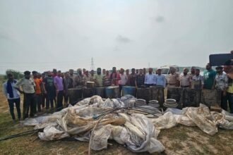 चुनाव को देखते हुए आबकारी विभाग ने चलाया सर्च अभियान, 25520 लीटर शराब, 430 बोतल अवैध शराब, 10 लोहे के ड्रम और एल्यूमीनियम के बर्तन बरामद कर किए नष्ट